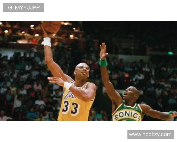 卡里姆·阿布杜尔-贾巴尔:从篮球传奇到文化象征的辉煌历程 卡里姆·阿布杜尔-贾巴尔:从篮球传奇到文化象征的辉煌历程