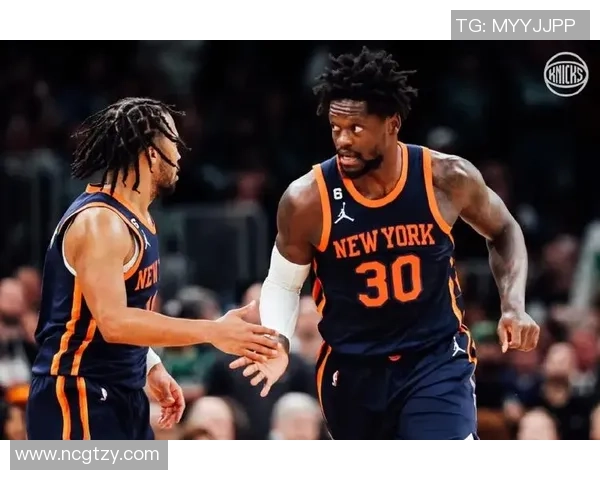 尼克斯与篮网激烈对决 双方全力争夺纽约篮球荣耀