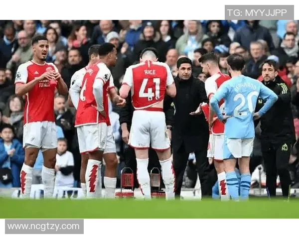 曼联与切尔西激战正酣 双方争夺英超顶尖荣耀巅峰对决 曼联与切尔西激战正酣 双方争夺英超顶尖荣耀巅峰对决