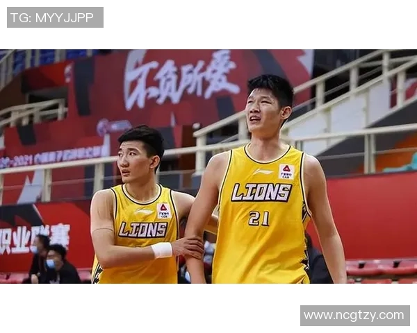 孙铭徽:从青涩少年到篮球场上的耀眼明星之路 孙铭徽:从青涩少年到篮球场上的耀眼明星之路